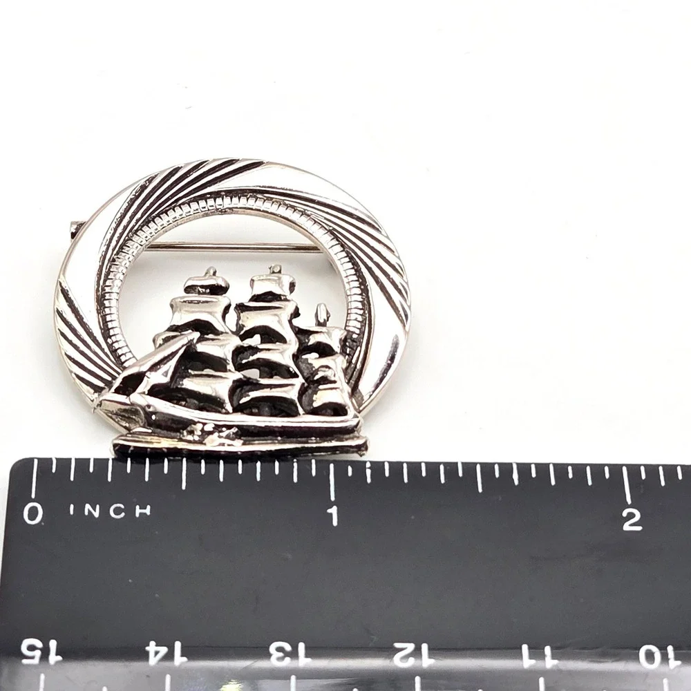 Silver Tone Round Full-Rigged‎ Clipper Ship Brooch Pin Nautical Maritime Vintage